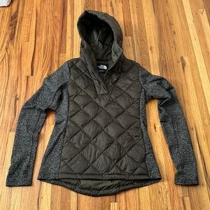 Women’s The North Face athletic sweater. Size small.